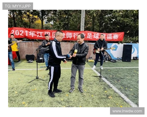 江汉区足球代表队奋勇拼搏再创佳绩 引领本地足球事业新高峰 江汉区足球代表队奋勇拼搏再创佳绩 引领本地足球事业新高峰