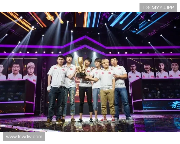 S14CFPL总决赛精彩回顾：顶级战队激烈对决燃爆全场