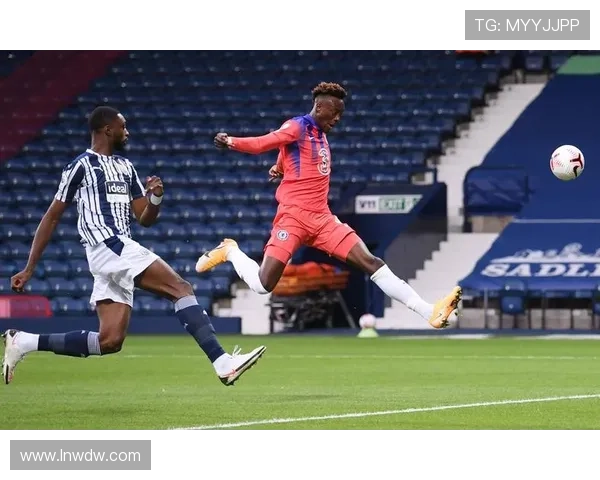 西布罗姆维奇俱乐部的崛起与变革历程：从辉煌到挑战的足球故事