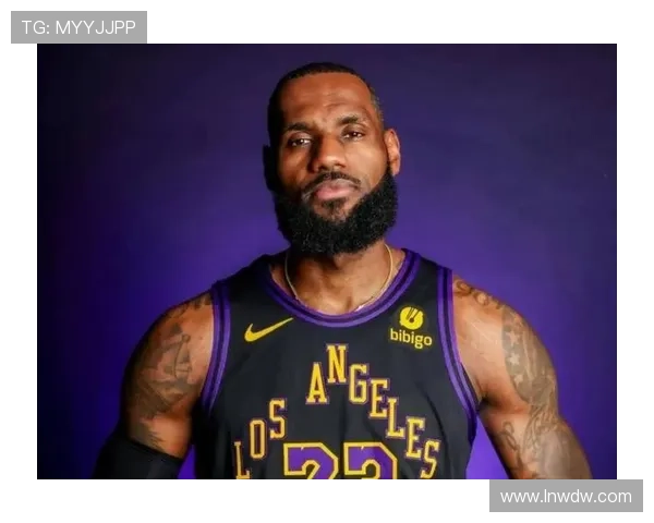 詹姆斯伤情更新带动湖人季后赛前景讨论 NBA新赛季关键球员表现逐渐浮现