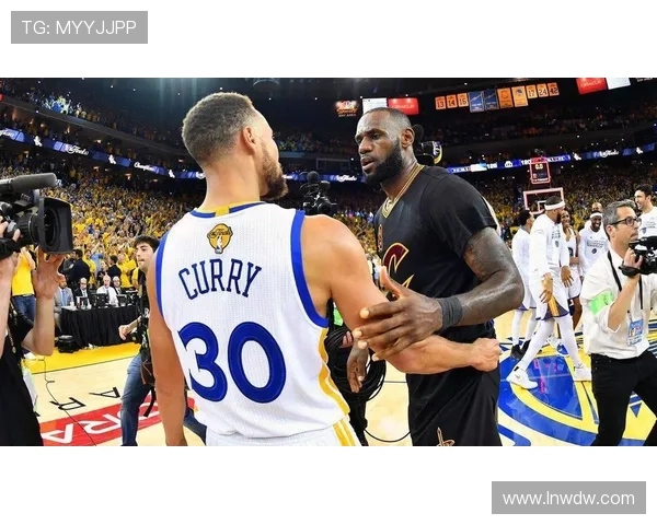 詹姆斯复出助湖人轻松战胜勇士，库里状态低迷球队失利